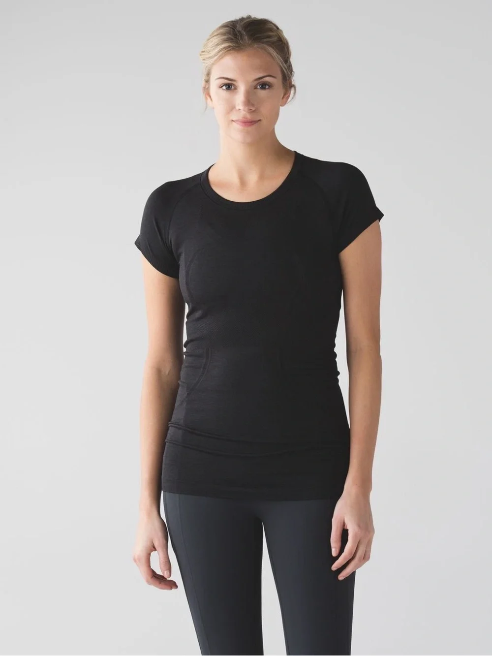 Lululemon Swiftly Tech Short Sleeve Crew Tee in Black, Women’s size 6